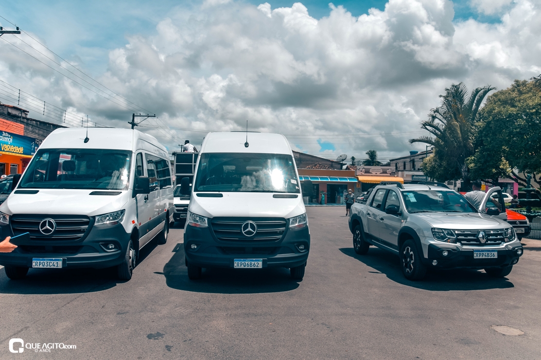 ITAGIMIRIM | Prefeito Luizinho entrega duas vans e uma pick up à comunidade