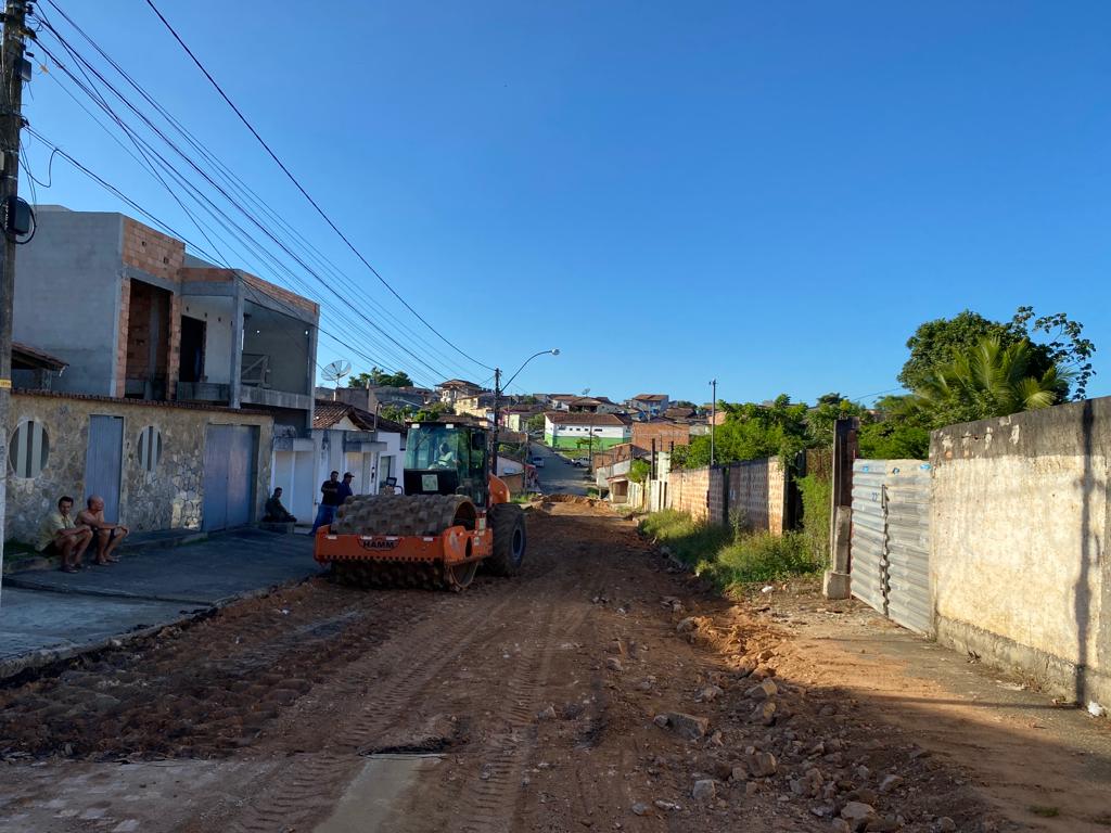 Prefeitura de Eunápolis conclui pavimentação asfáltica na Rua Monte Pascoal