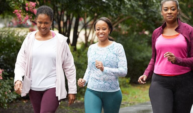 Benefícios da caminhada para o corpo e como praticar