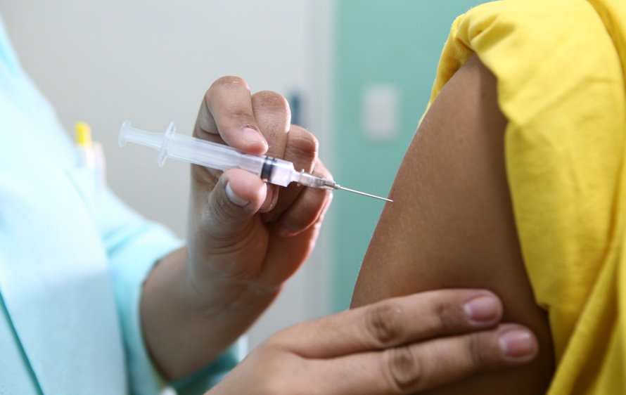 Prefeitura de Eunápolis inicia aplicação da vacina bivalente contra a Covid-19