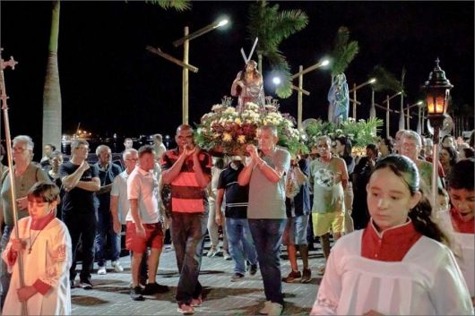 Procissão do Encontro celebrada há mais de 300 anos reúniu centenas de pessoas nesta Quarta-Feira Santa