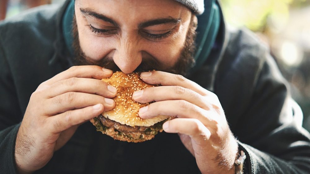 Saiba por que comer rápido demais pode aumentar risco de diabetes