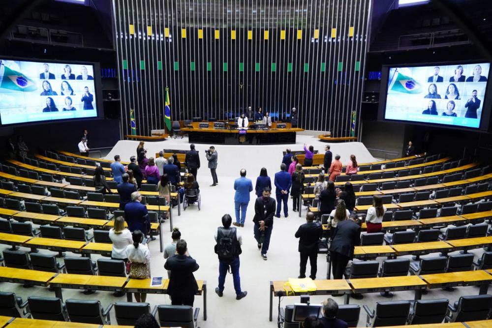 Câmara dos Deputados aprova projeto que propõe tornar crime a discriminação de políticos