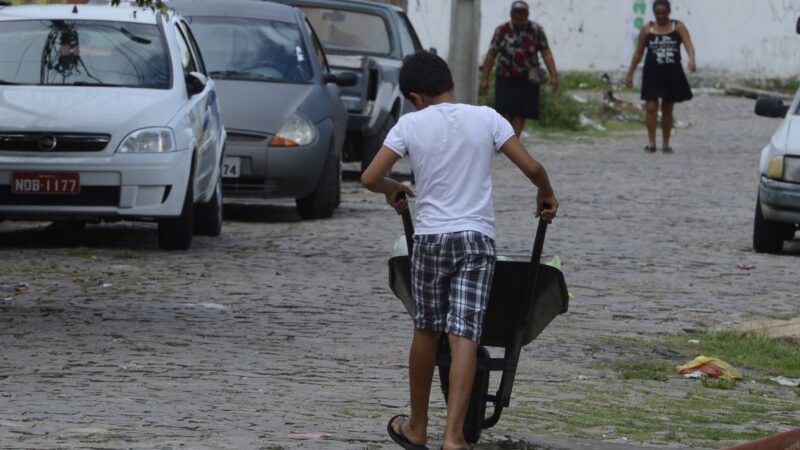 De janeiro a abril, Brasil resgata 702 menores do trabalho infantil