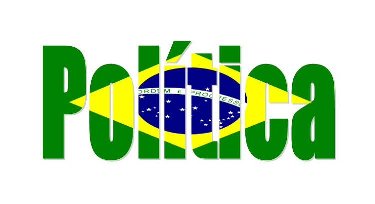 Cristina Lacerda  – Adoro um texto chamado “Política e politicalha” de Rui Barbosa.