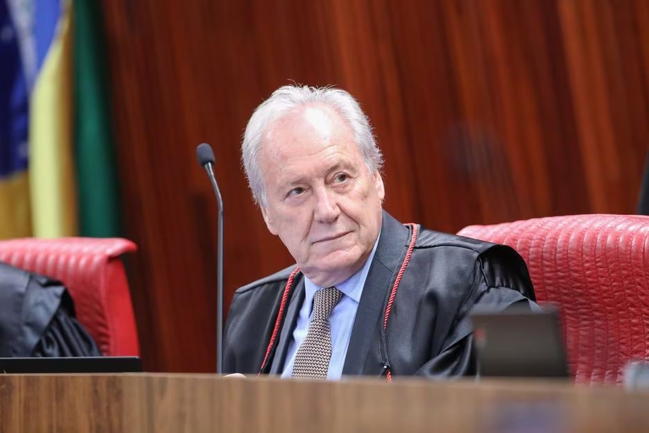 Lula emplaca o ex-ministro do Supremo Ricardo Lewandowski para cargo em tribunal do Mercosul