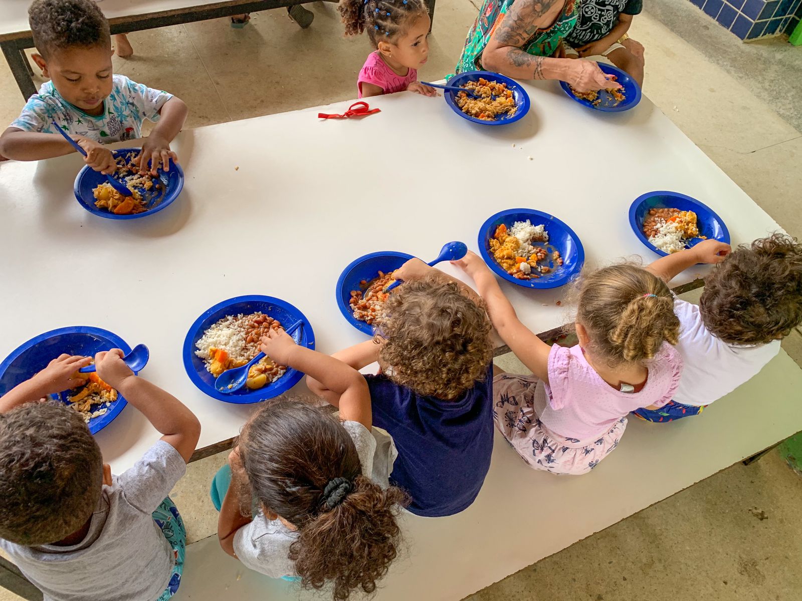 Merenda escolar: administração da prefeita Cordélia Torres destina 400 mil refeições aos estudantes no mês de julho