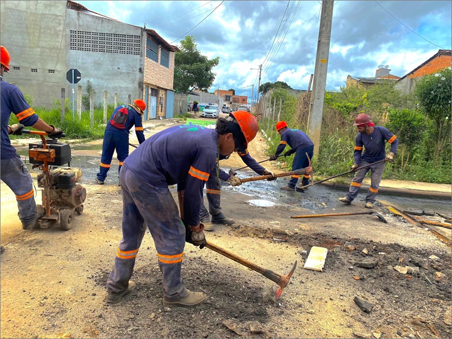 Megaoperação Tapa-buracos chega ao Pequi para melhorar mobilidade urbana do bairro mais populoso de Eunápolis