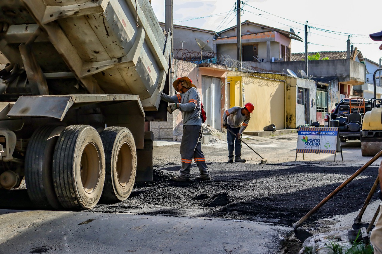 Avenida do Trabalhador recebe operação tapa-buracos