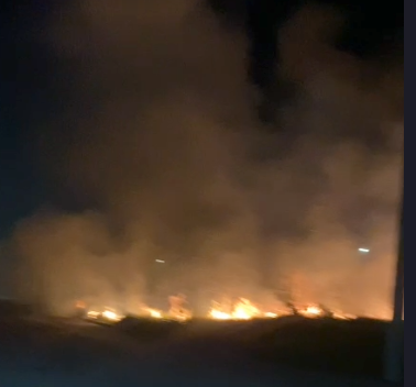 PREFEITURA AGE NO COMBATE AO INCÊNDIO NO LOTEAMENTO PARQUE DAS FLORES