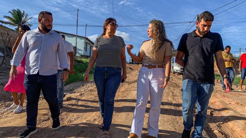 Eunápolis: prefeita Cordélia Torres supervisiona obra no bairro Dinah Borges