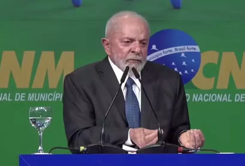Lula diz a prefeitos que o governo vai renegociar dívidas de municípios e pede que eleições não causem perda da civilidade
