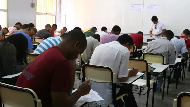 Aprovação de mudanças do novo ensino médio divide entidades; União Brasileira dos Estudantes Secundaristas avalia apelar por veto e evitar a sanção do projeto