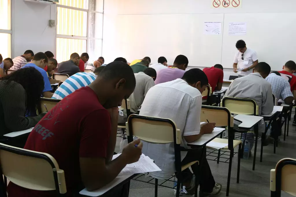 Aprovação de mudanças do novo ensino médio divide entidades; União Brasileira dos Estudantes Secundaristas avalia apelar por veto e evitar a sanção do projeto