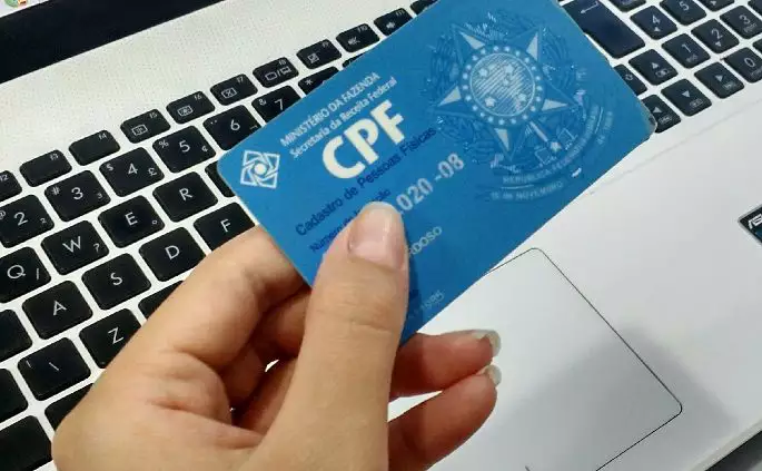 Dez milhões de pessoas e empresas podem ter CPFs ou CNPJs suspensos pela Receita Federal