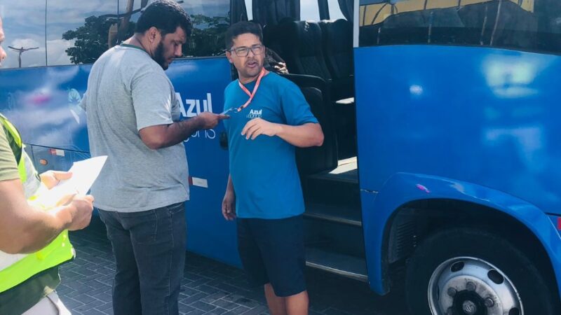 Fiscalização em Porto Seguro garante presença de guias credenciados em transporte turístico